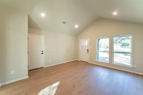 608 E Brown St, Cleburne, TX 76031 photo 12