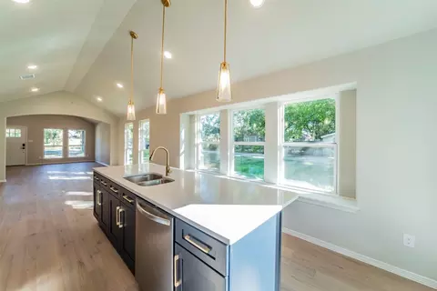 608 E Brown St, Cleburne, TX 76031 photo 6