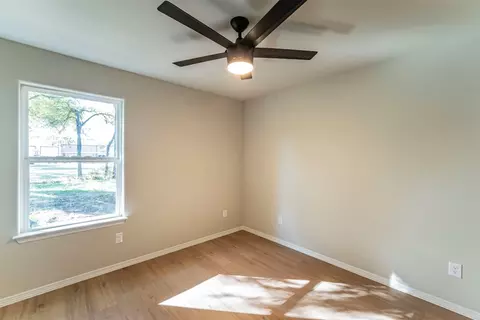 608 E Brown St, Cleburne, TX 76031 photo 21