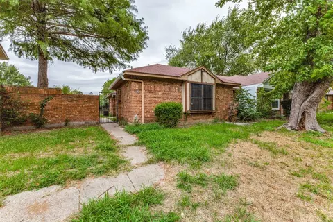 10336 Ridge Oak St, Dallas, TX 75227