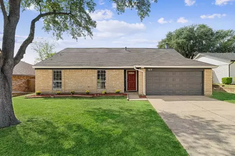 817 Woodhaven Ln, Grand Prairie, TX 75052