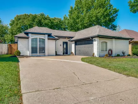6320 Brownlee Ln, Arlington, TX 76018
