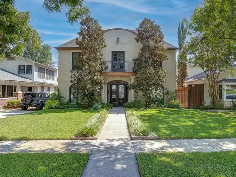 1221 Virginia Pl, Fort Worth, TX 76107