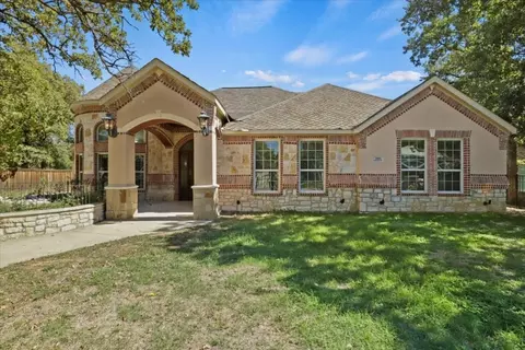 2001 Schmidt St, Fort Worth, TX 76105