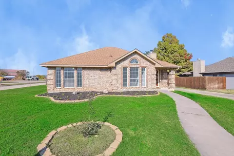 301 Meadow Ln, Denton, TX 76207