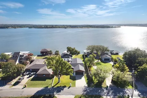 4021 Apache Trail Ct, Granbury, TX 76048