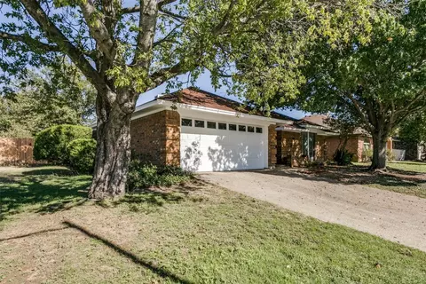 7601 Jamie Renee Ln, North Richland Hills, TX 76182