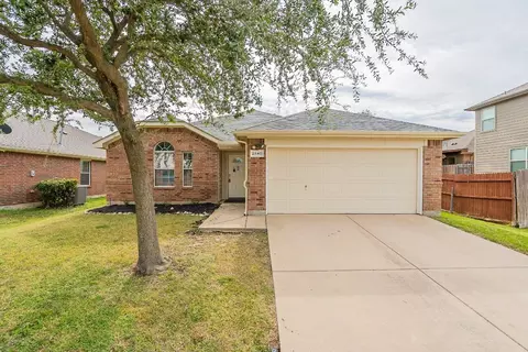 2840 Milby Oaks Dr, Fort Worth, TX 76244