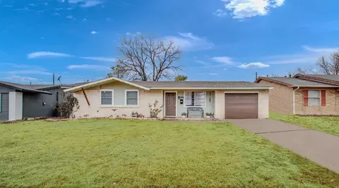 3923 Emerald Dr, Mesquite, TX 75150 photo 2