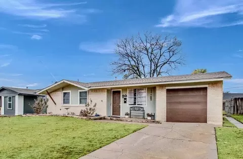 3923 Emerald Dr, Mesquite, TX 75150