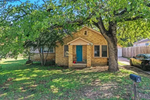 3200 Hiawatha Trl, Lake Worth, TX 76135