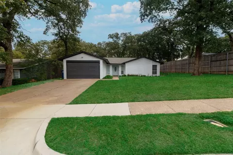 1400 Fair Oaks Blvd, Euless, TX 76039