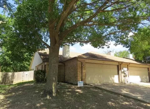 1311 Mission St, Duncanville, TX 75137