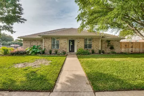 212 Stanford Dr, Bedford, TX 76021