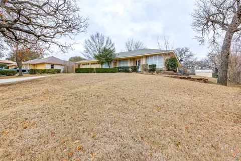 506 Hilltop Pl, Joshua, TX 76058