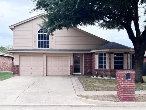 829 Meadowlark Dr, Saginaw, TX 76131
