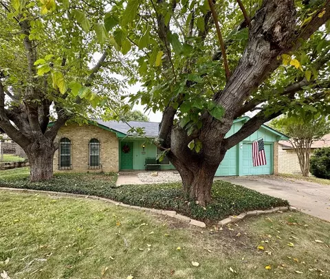 418 Durham Dr, Arlington, TX 76014