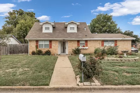 433 NW Douglas St, Burleson, TX 76028