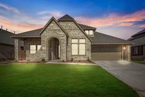 209 Sweetwater Dr, Commerce, TX 75428
