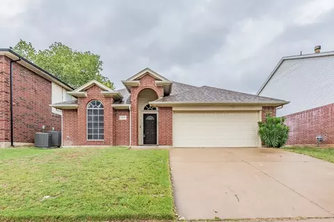 9009 Elbe Trl, Fort Worth, TX 76118