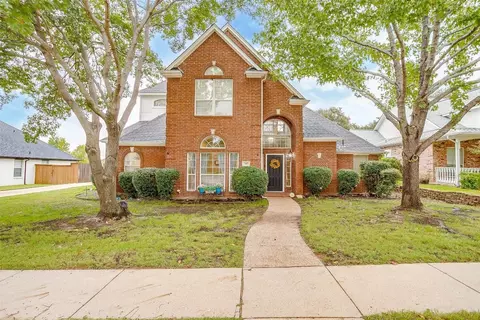 705 Lake View Dr, Crowley, TX 76036