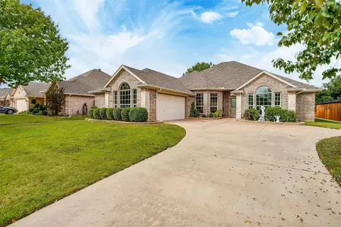 532 Willowview Dr, Saginaw, TX 76179