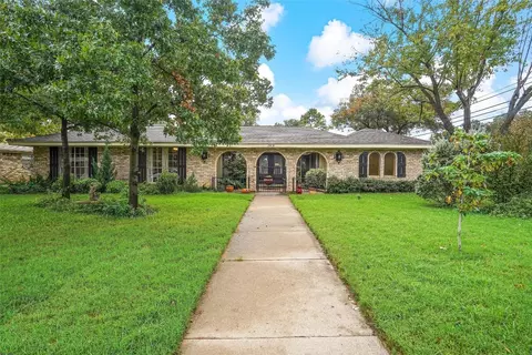 2418 Winewood Ln, Arlington, TX 76013