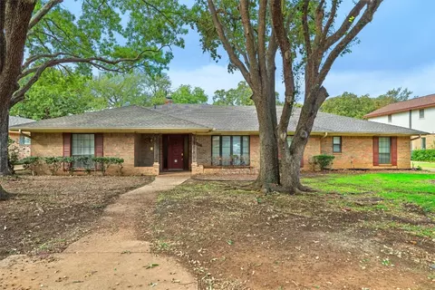 2102 Franklin Dr, Arlington, TX 76011