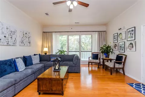 553 Ten Mile Dr, Desoto, TX 75115