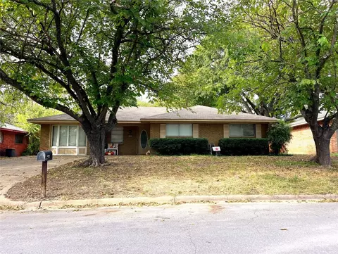 404 Rolling Hills Dr, Midlothian, TX 76065