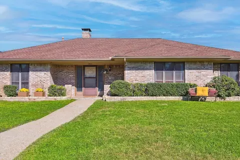 1415 Shannon Pl, Carrollton, TX 75006