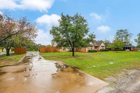 2712 N Hill Ter, Cleburne, TX 76031
