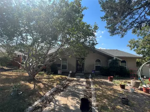 149 Meadowcrest Dr, Desoto, TX 75115