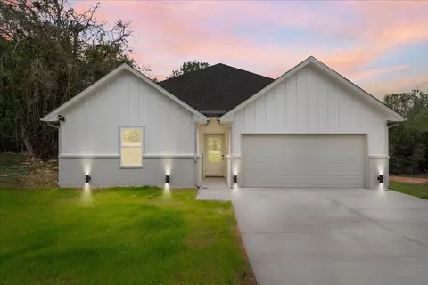 804 Pawnee Trl, Granbury, TX 76048