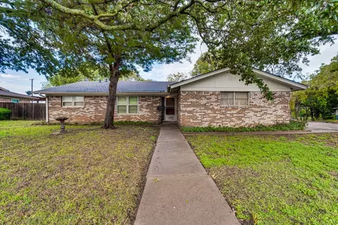 1400 Sproles Dr, Benbrook, TX 76126