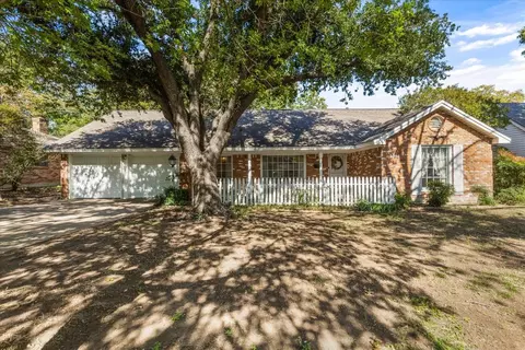 4921 Emerald Lake Dr, Fort Worth, TX 76103