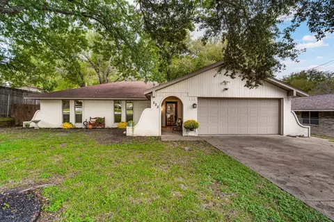223 Evelyn St, Desoto, TX 75115