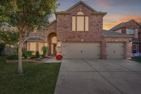 3724 Applesprings Dr, Fort Worth, TX 76244
