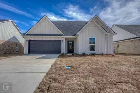 5040 Falcon Bay Dr, Shreveport, LA 71107