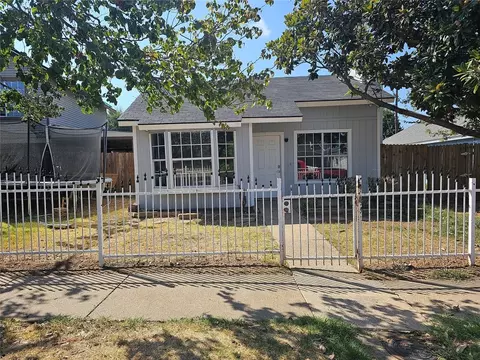 10224 Shelburne Dr, Dallas, TX 75227