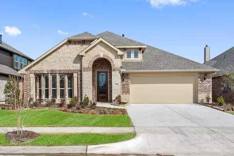 320 Richard St, Burleson, TX 76028