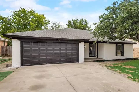 6412 Westridge Dr, Watauga, TX 76148