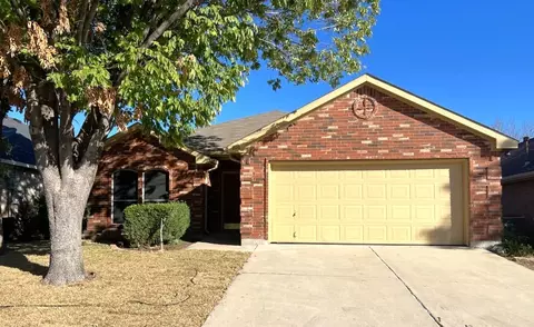 808 Fox Run Trl, Saginaw, TX 76179