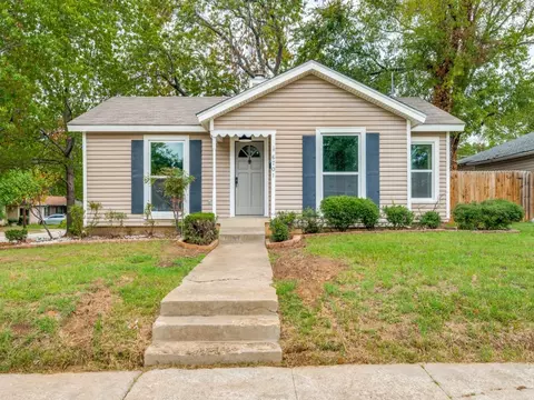 6701 Greenlee St, Fort Worth, TX 76112