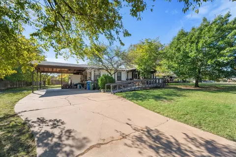 305 Penny Ln, Roanoke, TX 76262