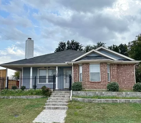 2526 Esquire Dr, Arlington, TX 76018
