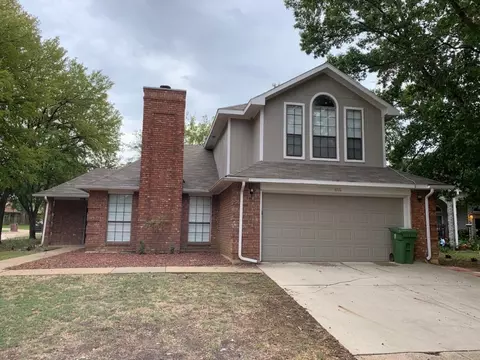 800 Ackers Dr, Arlington, TX 76001