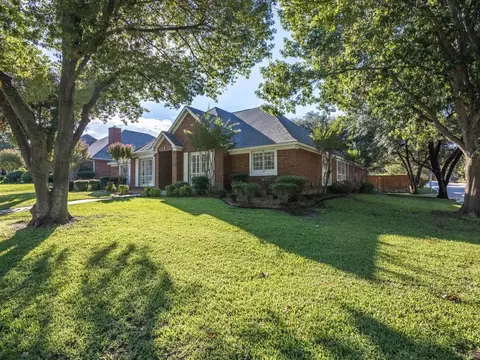 7913 Morning Ln, Fort Worth, TX 76123