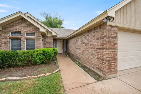 6916 Lyndale Dr, Watauga, TX 76148