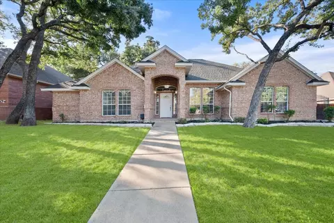 3402 Blue Forest Dr, Arlington, TX 76001